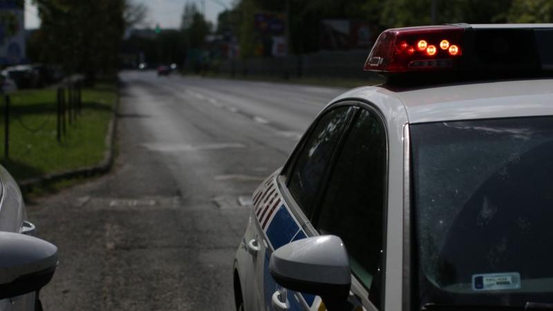 Fejér vármegye területén egy friss razzia zajlott, amely a közlekedési szabályok betartásának szigorú ellenőrzésére összpontosított. Az akció során számos gyorshajtót, ittas vezetőt és baleset részeseit szűrtek ki. A hatóságok célja, hogy fokozzák a közle