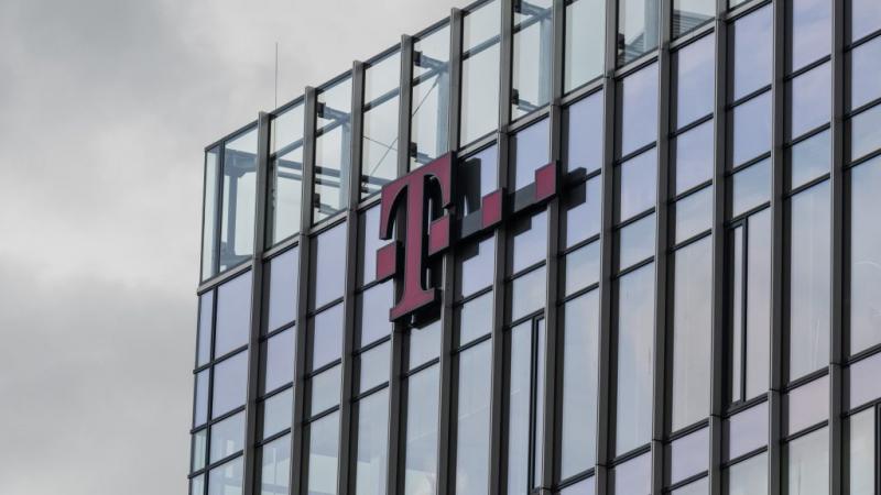 A Telekom különleges ajánlatával most öt napig korlátlan mobilinternetet élvezhetnek számos felhasználó. Ez a lehetőség remek alkalom arra, hogy felfedezzük a digitális világot anélkül, hogy a megszokott adatkeretünk miatt kellene aggódnunk. A szolgáltatá