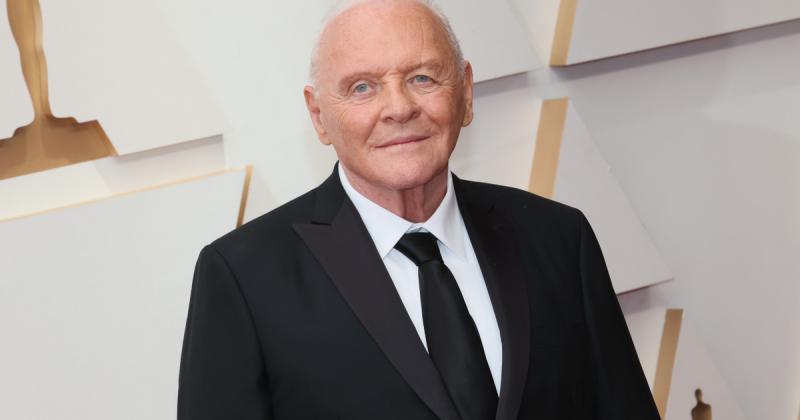 Megrázó pillanatokat örökít meg a legújabb fénykép, amelyen Anthony Hopkins otthonának romjai láthatók, miután a Los Angeles-i tűzvész csúfos pusztítást végzett. A tragédia nem csupán őt érintette, hanem számos más hírességet is, akik szintén elveszítetté