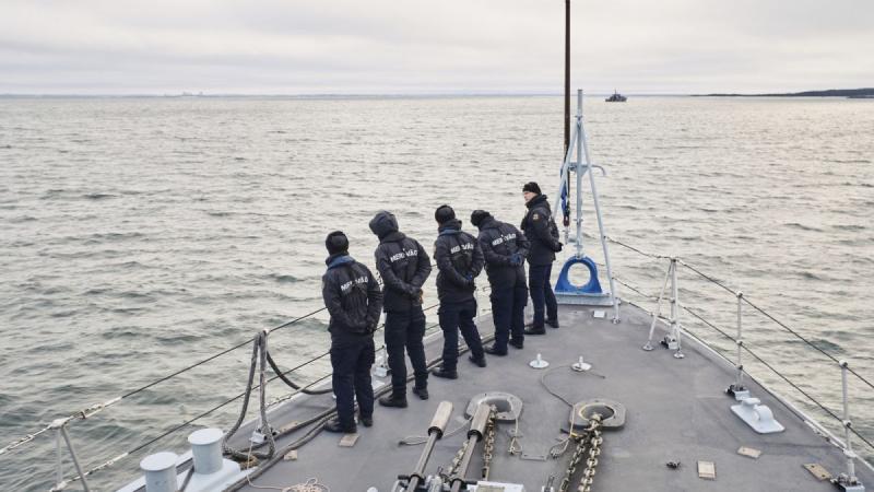 Svédország is megerősíti katonai jelenlétét, és hadihajókat vezényel a NATO tengeri őrjárataihoz, reagálva a Balti-tengeren történt szabotázsakciókra.