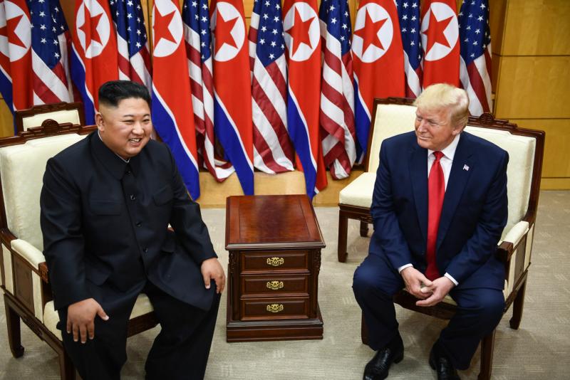 Trump visszatérése nyomán Észak-Korea rakétakísérletekbe kezdett, és a tengerbe lőtte fegyvereit.