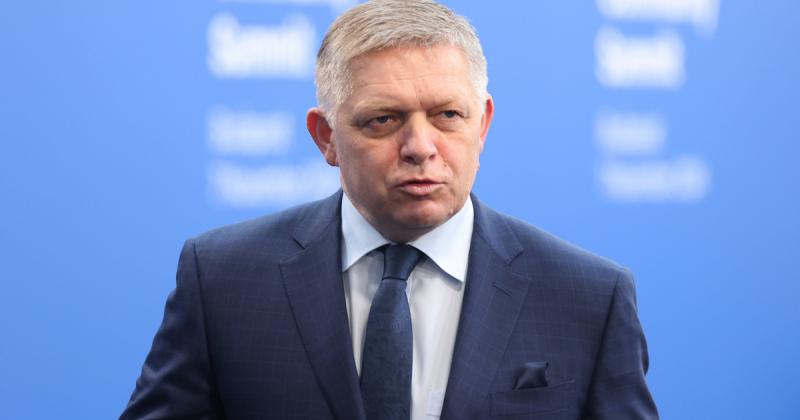 Robert Fico is azon dolgozik, hogy Donald Trump nyomdokaiba lépjen, és alkotmányos szinten rögzítse, hogy csupán két nem létezik.