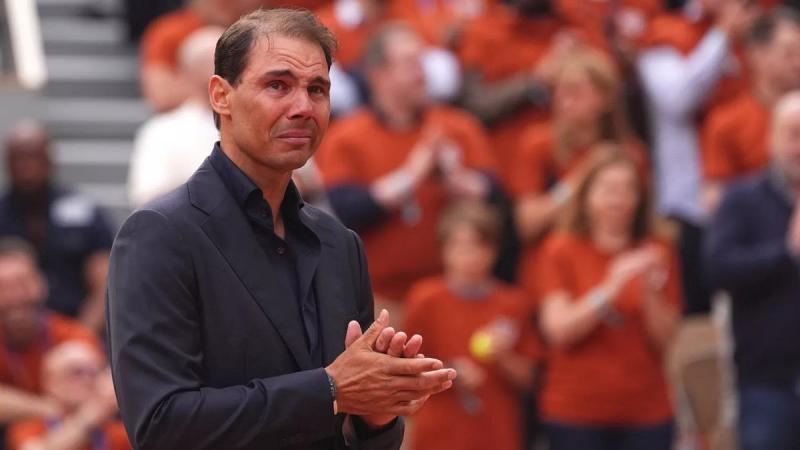 Rafael Nadal lábnyoma örökre bevésődik a Roland Garros centerpályájának történetébe, mint egy legendás örökség, amely a teniszélmény szívverését jelképezi.