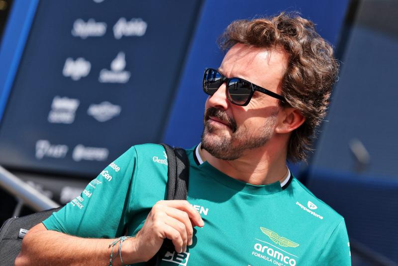 Alonso üzenete a fiatalok számára: El kell fogadni a vereséget is | M4 Sport

Alonso, a híres versenyző, fontos tanácsot osztott meg a fiatal generációval: a versenyzés nem csak a győzelemről szól. Az életben, akárcsak a pályán, elkerülhetetlen, hogy néha