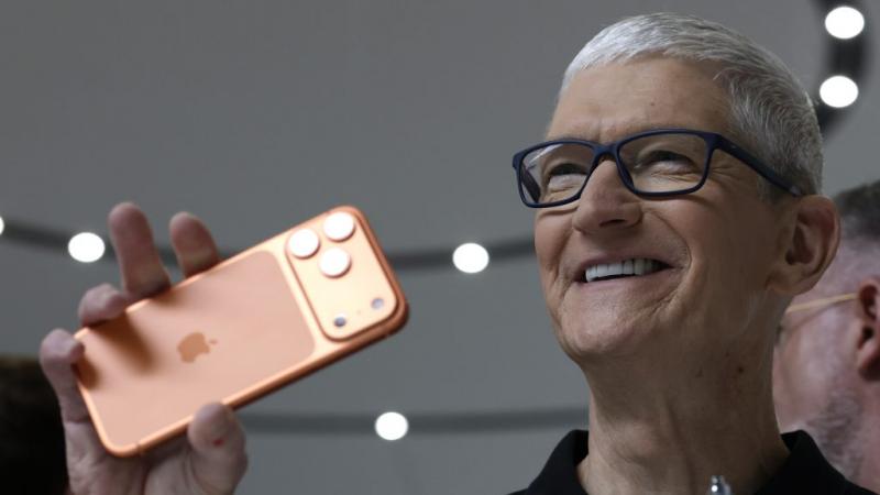 Az Apple következő vezetőjének kiléte végre körvonalazódni látszik. A legfrissebb elemzések és pletykák alapján egyre több szakértő és iparági megfigyelő véli úgy, hogy a cég jövőbeli irányítása egy olyan személy kezébe kerülhet, aki már régóta a tech sze
