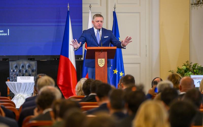 A szlovák politikai táj egyre inkább a gyűlöletkeltés színhelyévé válik, és Gyimesi is belekeveredett ebbe a feszültségekkel teli légkörbe.