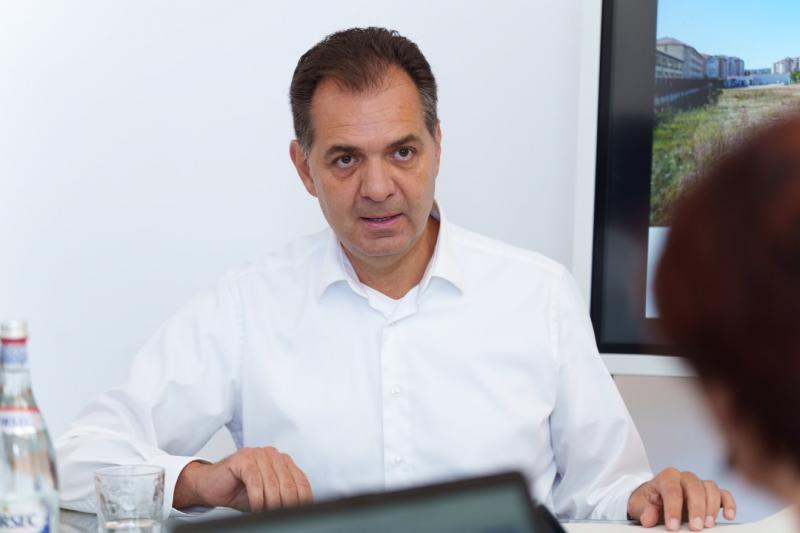 Dan Tanasă nem tűrte szó nélkül a helyzetet: Sepsiszentgyörgy polgármesterét etnikai diszkrimináció miatt ítélték el. Ez az ügy komoly kérdéseket vet fel a helyi hatalom és a kisebbségi jogok védelme kapcsán. Székelyhon hírei szerint a döntés jelentős hat