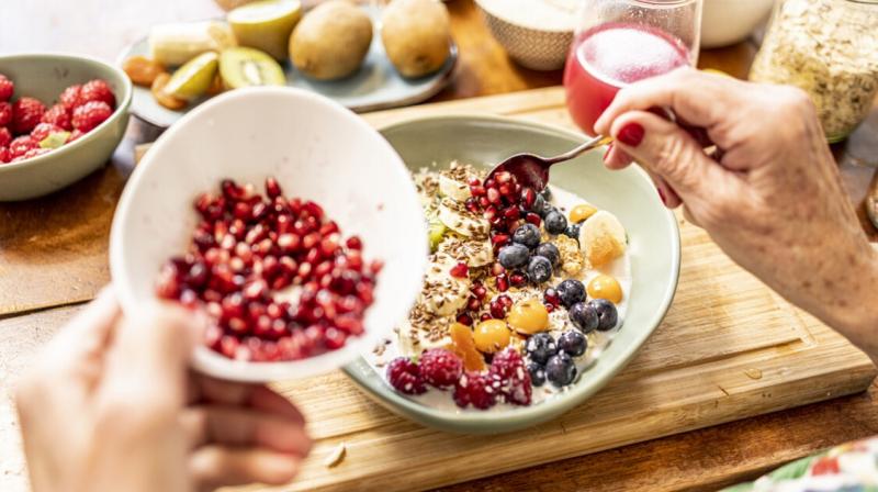 A legkiválóbb magyar szuperélelmiszerek, amelyeket érdemes mindig kéznél tartani - házipatika tippek

A szuperélelmiszerek egyre népszerűbbek, és nincs ez másképp a magyar piacon sem. Ezek a tápanyagokban gazdag ételek hozzájárulhatnak egészségünk megőrzé
